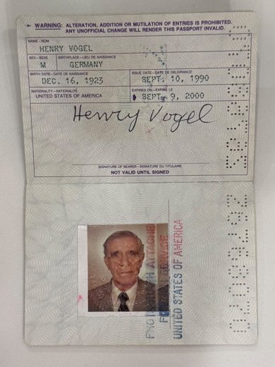 YoungPa’s full 1990 passport page